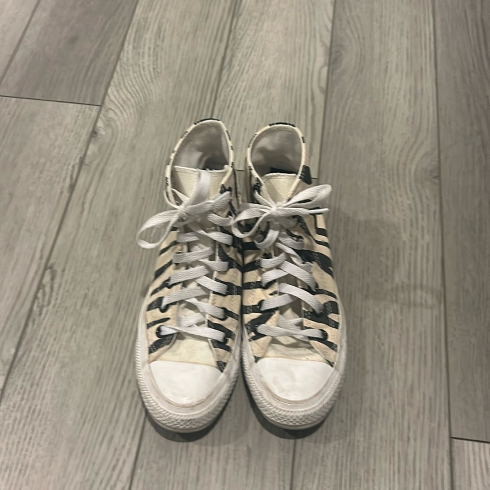 Zebra print Converse women’s size 5